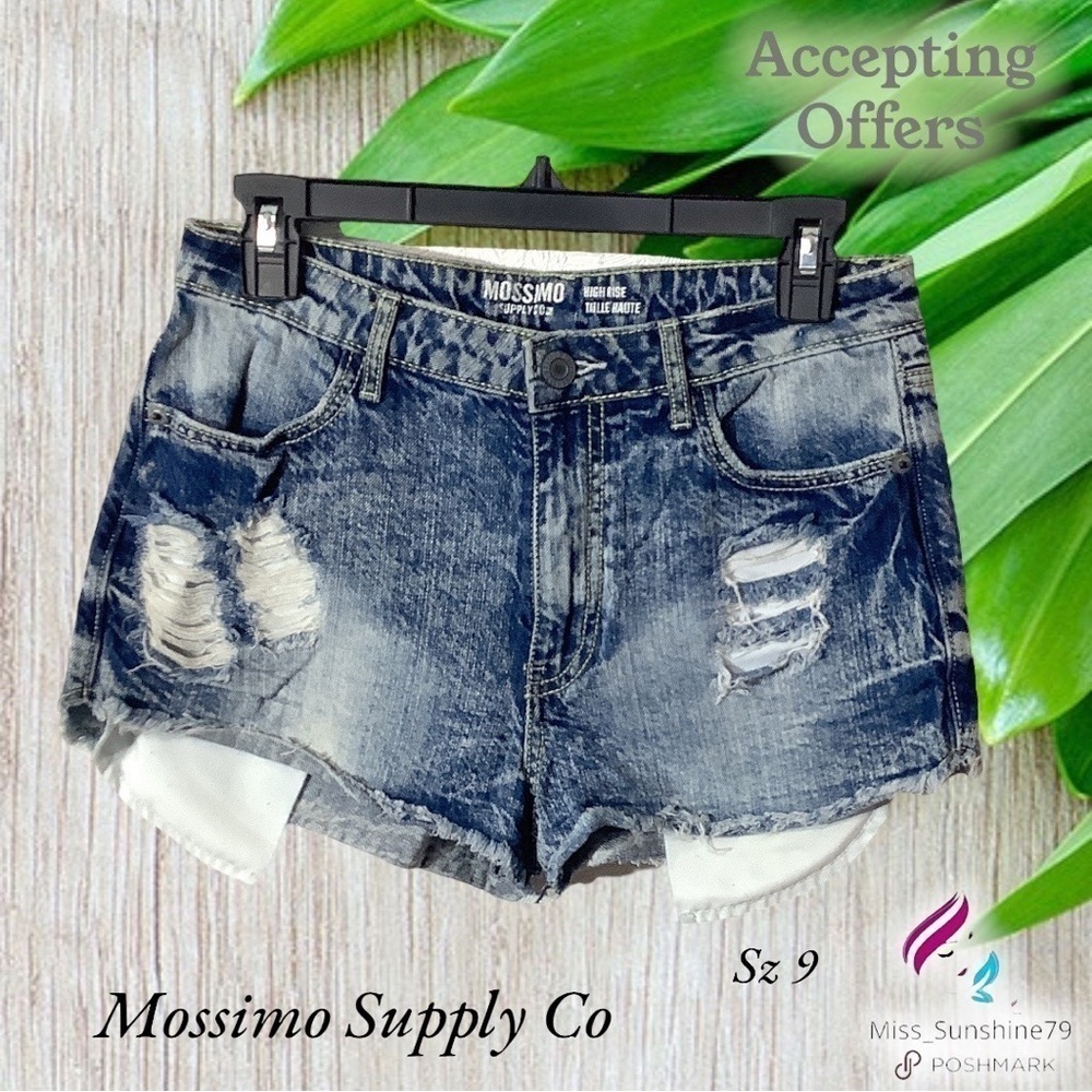 Mossimo Supply Co - Sz 9 - high Rise jean short pockets are long - distressed